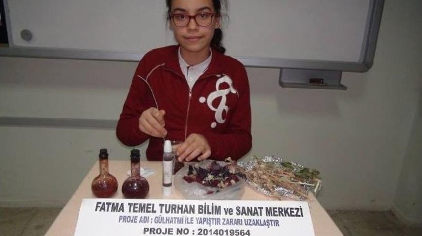 Yozgat&rsquo;ta &Ouml;ğrenciler G&uuml;lhatmi &Ccedil;i&ccedil;eğinden Doğal Yapıştırıcı Elde Ettiler