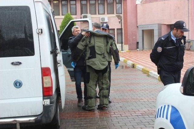 Bomba İmha Uzmanı İşini Tamamladıktan Sonra Unutkan Öğrenci Çantasını İstedi