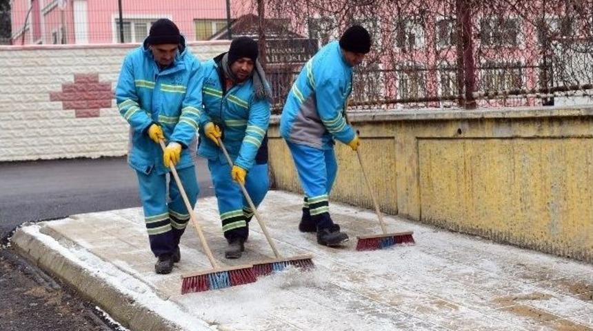 Kahramanmaraş&rsquo;ta Karla M&uuml;cadele