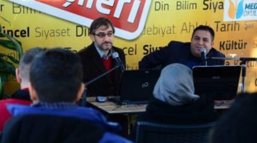 Şiir Severler Camlı K&ouml;şk&rsquo;te Buluştu