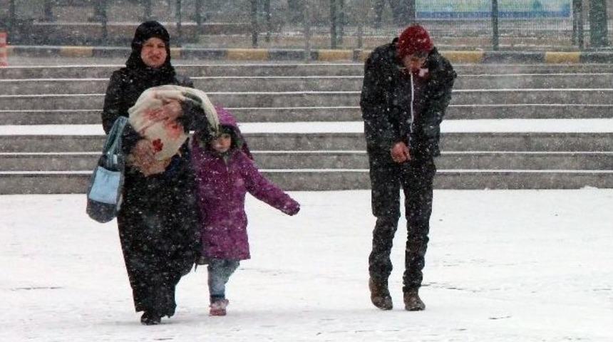 Gaziantep&rsquo;te &Ouml;ğrenci, Hasta Ve Hamilelere Kar İzni
