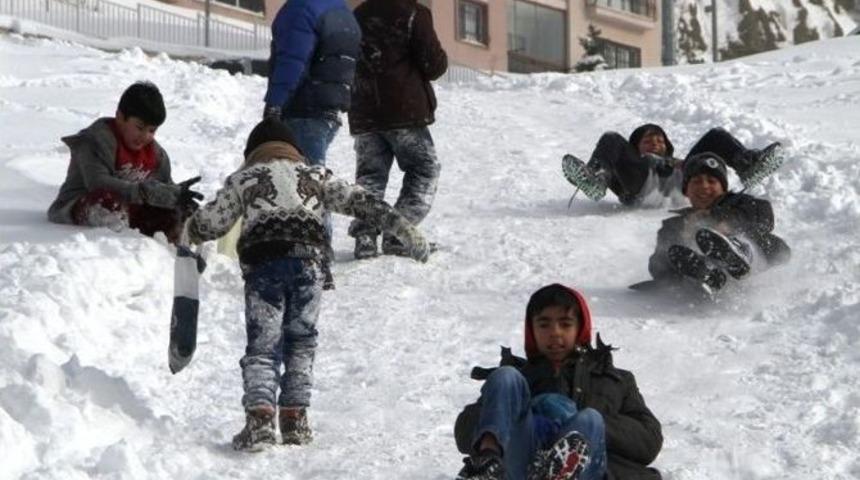 &Ccedil;ocukların Kızak Keyfi