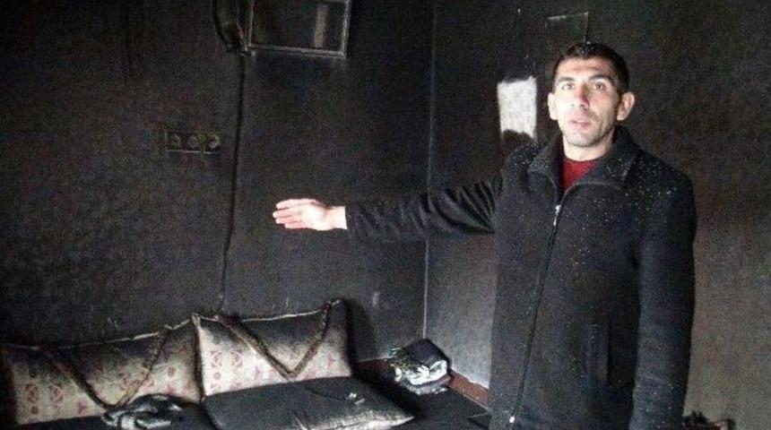 Devrilen Mum Evi K&uuml;le &Ccedil;evirdi