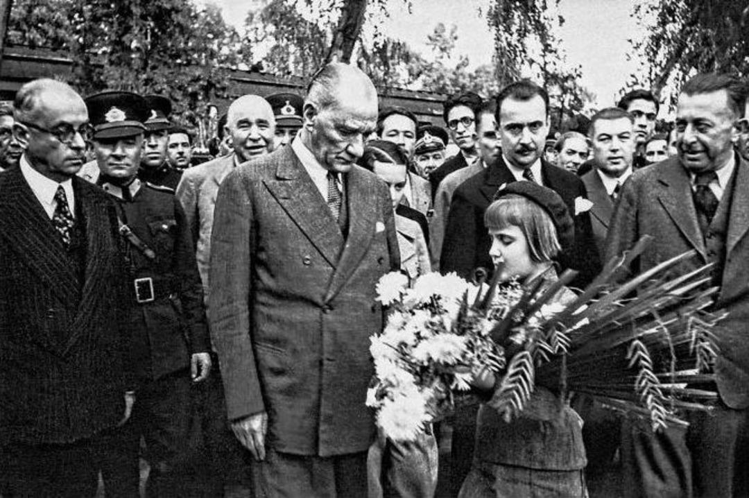 Atat&uuml;rk&rsquo;&uuml;n Bu Fotoğrafları İlk Kez G&uuml;n Y&uuml;z&uuml;ne &Ccedil;ıktı