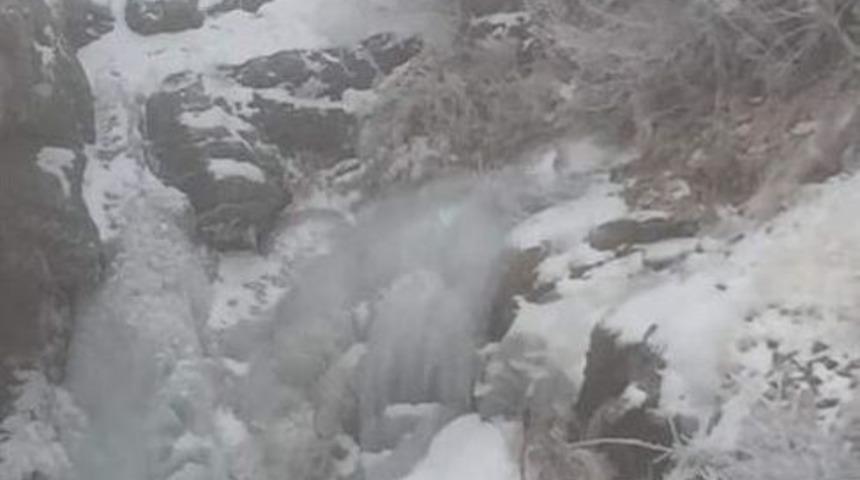 Sincik İl&ccedil;esinde Su Şebekesi Dondu