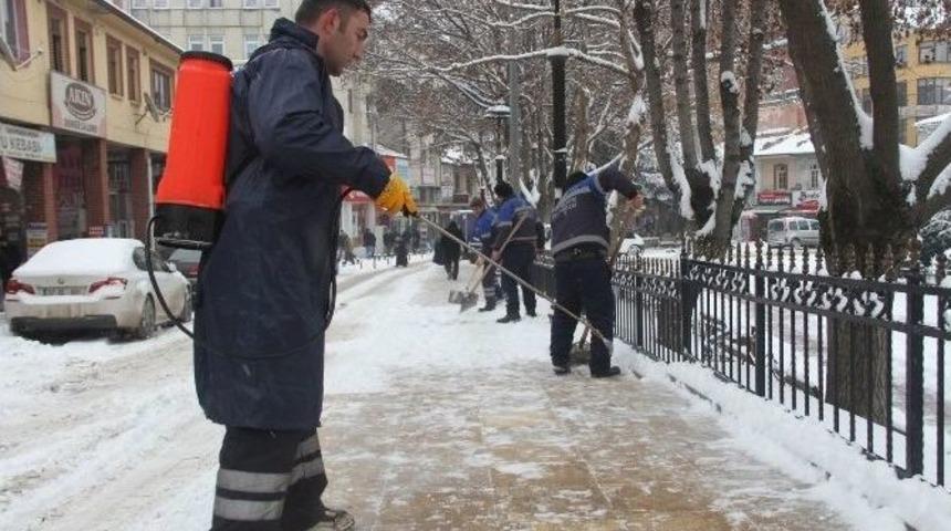 Kastamonu Belediyesi, Karla M&uuml;cadelesini S&uuml;rd&uuml;r&uuml;yor