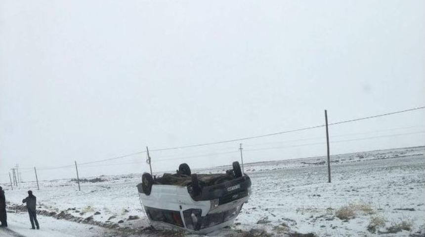 &Ouml;ğretmen Servisi Kaza Yaptı: 10 Yaralı