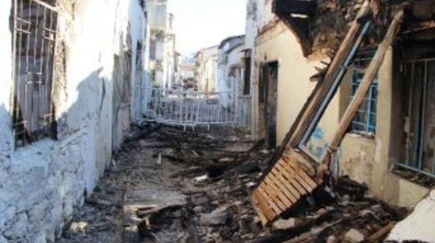 Kuşadası&rsquo;nda Tarihi Ev Yangınıyla İlgili 1 Kişi G&ouml;zaltına Alındı