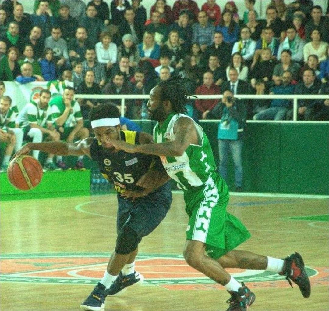 Fenerbah&ccedil;e Son Saniye &Uuml;&ccedil;l&uuml;ğ&uuml; İle Kazandı