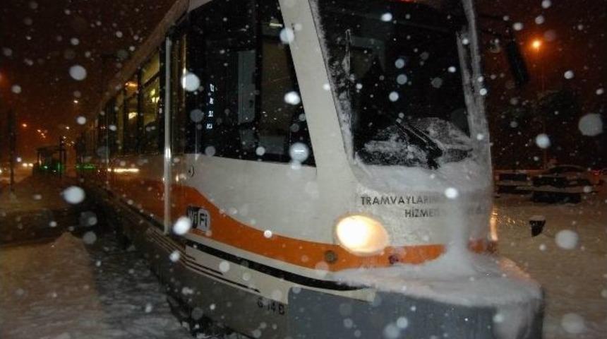 Aşırı Kar Tramvayları Zor Durumda Bıraktı