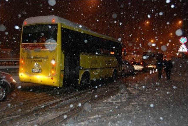 Gaziantep’te Aşırı Kar Trafiği Felç Etti