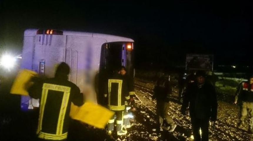 Konya&rsquo;da Trafik Kazası: 5 &Ouml;l&uuml;, 25 Yaralı