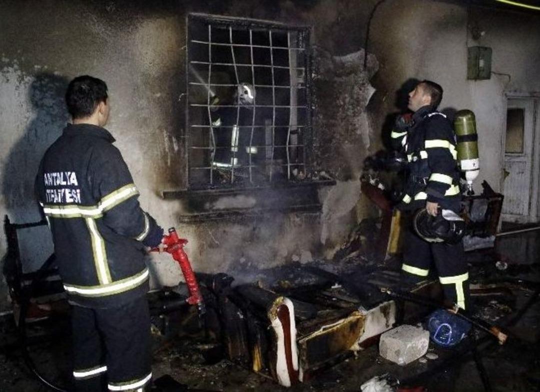 Yangına Uykuda Yakanlandılar