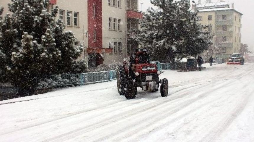 Trakt&ouml;r S&uuml;r&uuml;c&uuml;s&uuml;nden Tehlikeli Drift