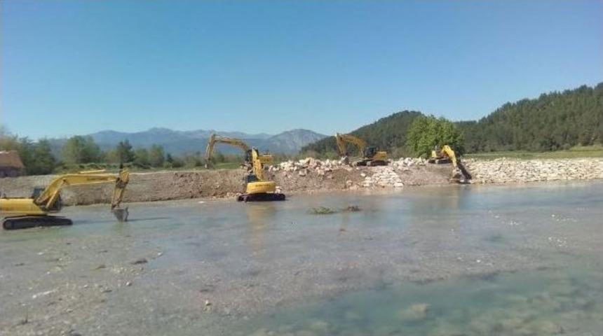 &Ouml;zg&uuml;r, Aksu &Ccedil;ayını İnceledi