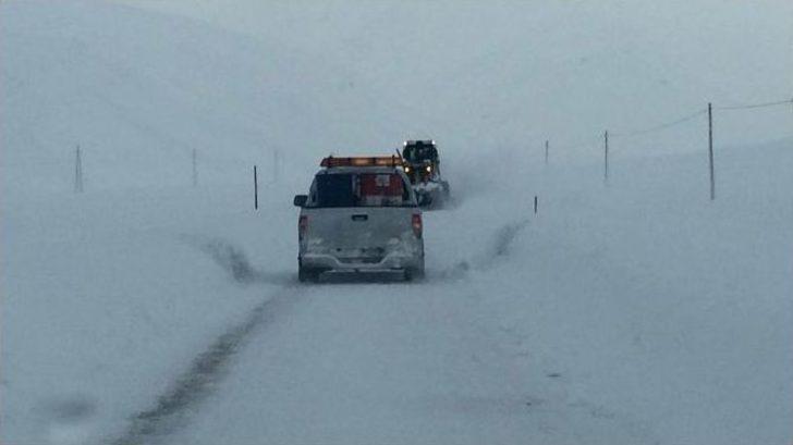 Çığ Ve Tipi Bahçesaray Yolunu Kapattı G2