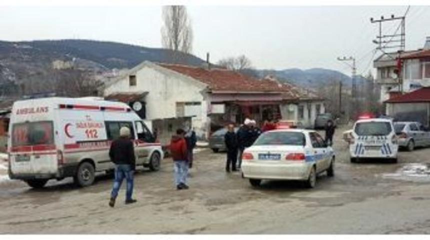 Yolda Y&uuml;r&uuml;rken D&uuml;şen Adam Hayatını Kaybetti