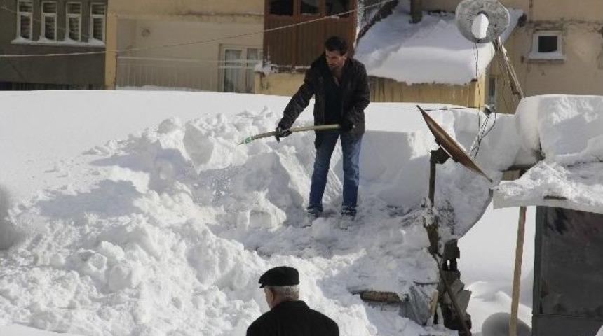 Hakkari&rsquo;de Kapanan K&ouml;y Yolları Yeniden A&ccedil;ılıyor