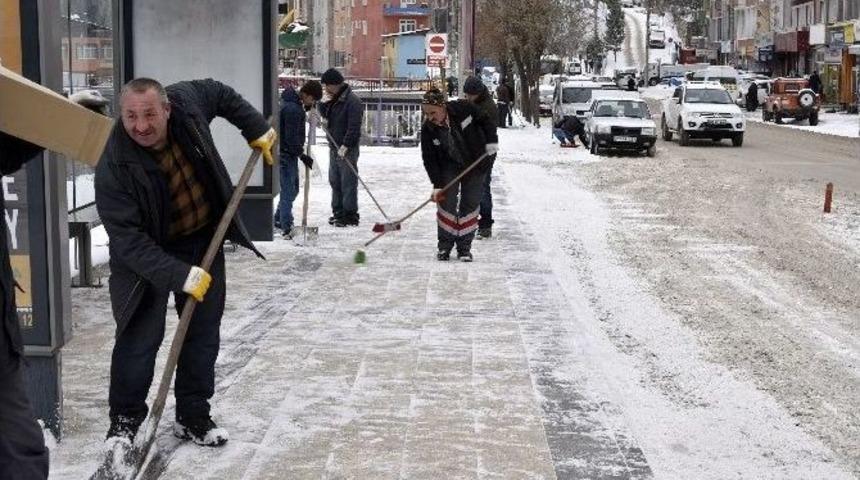 G&uuml;m&uuml;şhane&rsquo;de Kar Vatandaşa &Ccedil;ile Olmadı