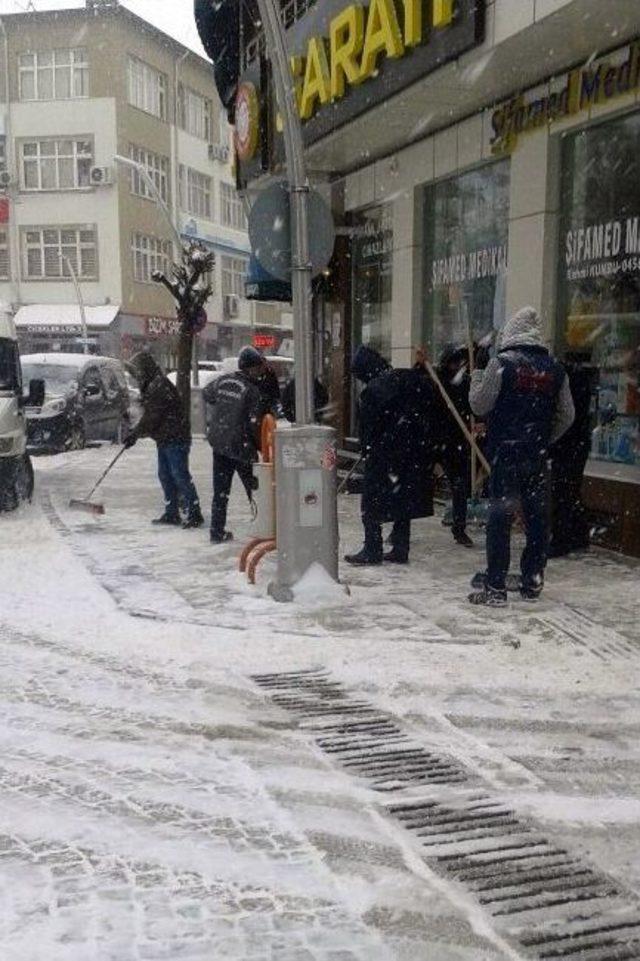 Gümüşhane’de Kar Vatandaşa Çile Olmadı