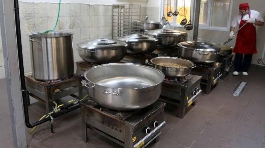 Maltepe Belediyesi İhtiya&ccedil; Sahiplerine Yardım Elini Uzattı