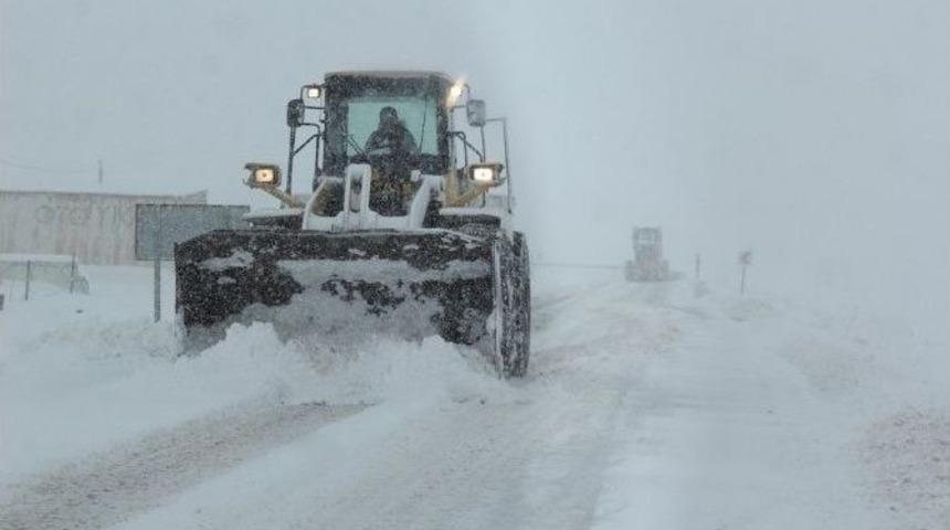 Başkale&rsquo;de Kar Temizleme &Ccedil;alışması