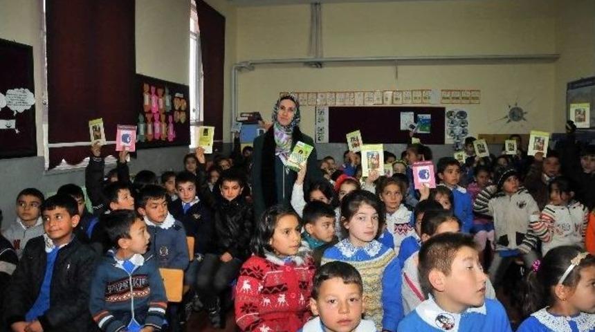 Akşehirde Yazar &Ouml;ğrenci Buluşmaları S&uuml;r&uuml;yor