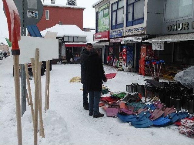 Varto’da Kar Kürekleri Satışında Artış