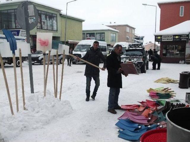 Varto’da Kar Kürekleri Satışında Artış