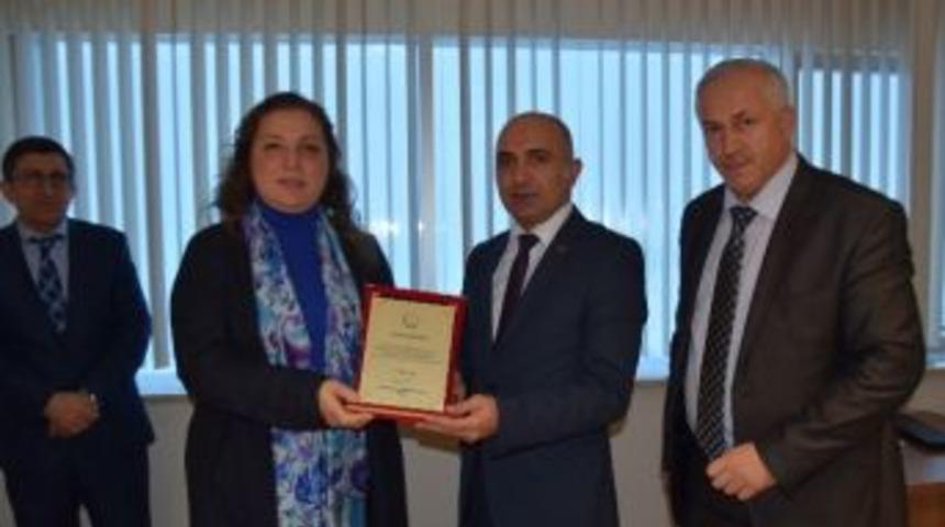 Daire Başkanlarına Plaket