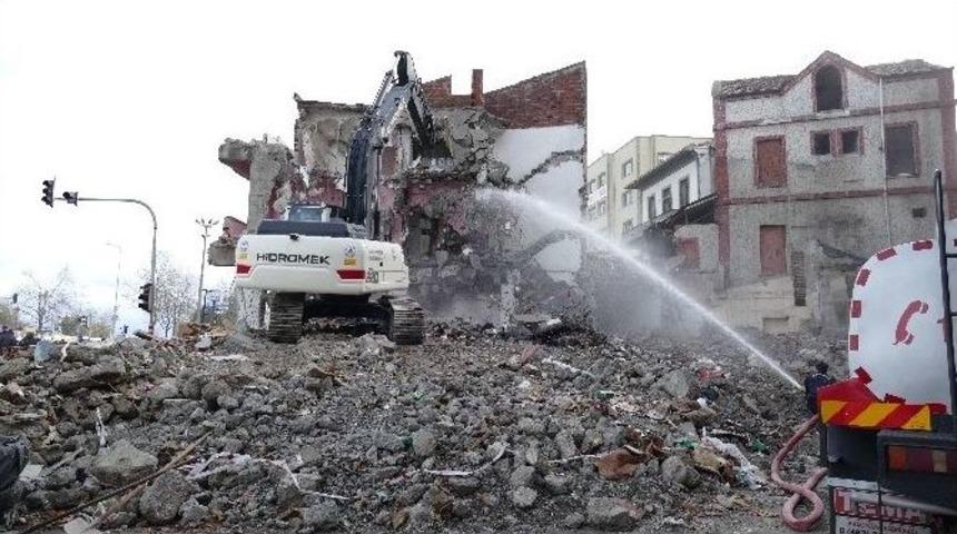 Tabakhane’de Yıkılan Bina Sayısı 460’a Ulaştı