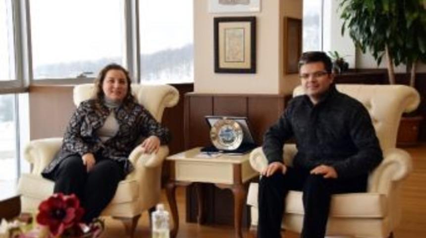 Rekt&ouml;r &Ccedil;akar, Kapısını Herkese A&ccedil;tı