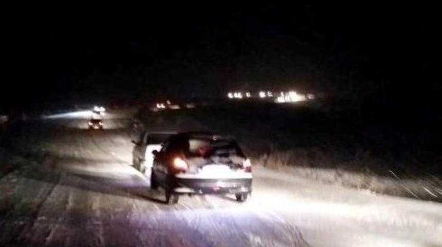 Yolda Kalanlara Saatler Sonra Ulaşıldı