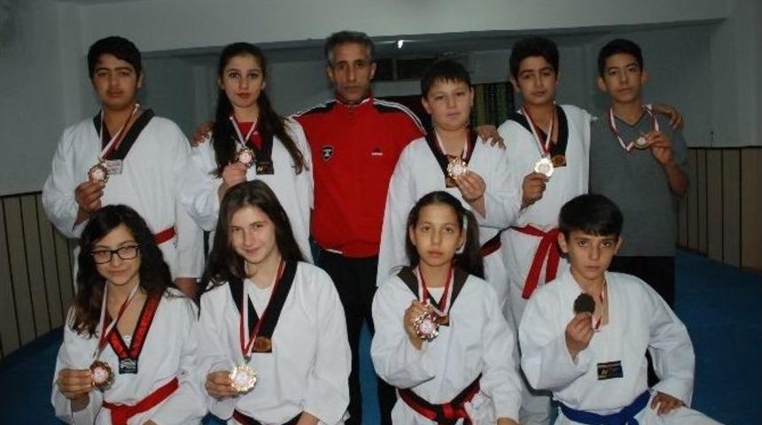 Didimli Tekvandocular Madalyaları Tek Tek Topladı