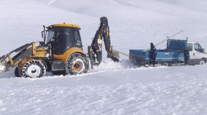 Eski Ekipleri Fırtınada Su Arızasını Onardı