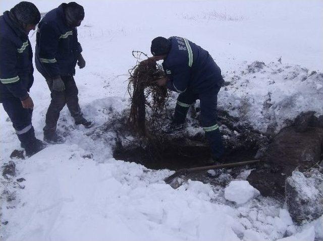 Eski Ekipleri Fırtınada Su Arızasını Onardı