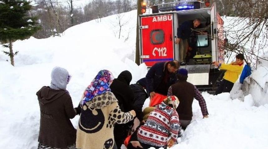70 Yaşındaki Obez Hastası Kar Paletli Ambulansla Kurtarıldı