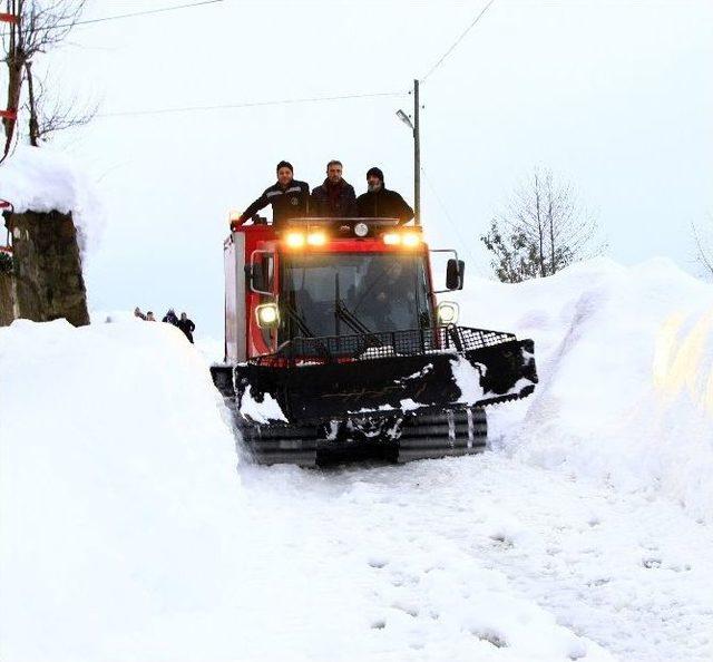 70 Yaşındaki Obez Hastası Kar Paletli Ambulansla Kurtarıldı