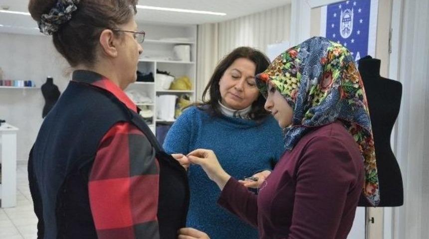 Busmek Modaevi Yabancıları Da Giydiriyor