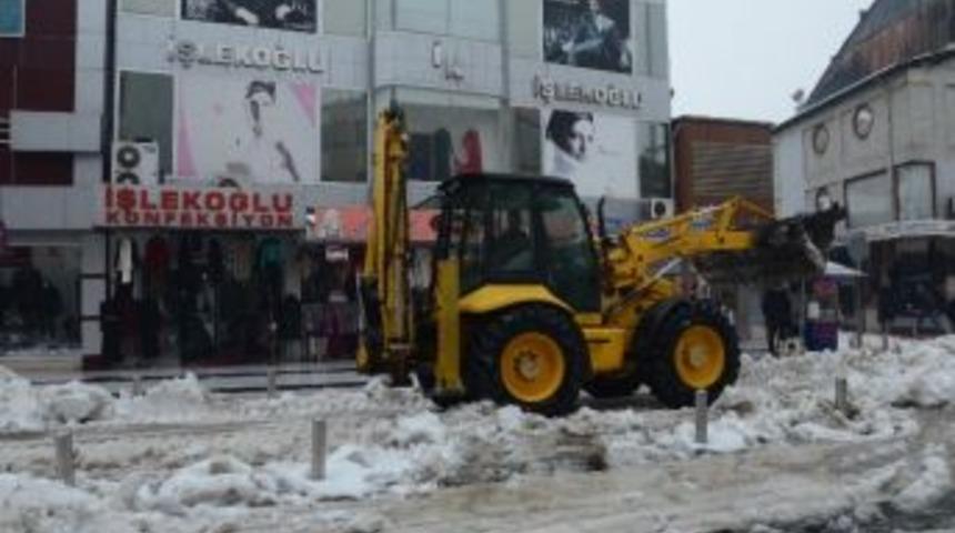 Düzce’de Kızılay Meydanı Tamamen Temizlendi