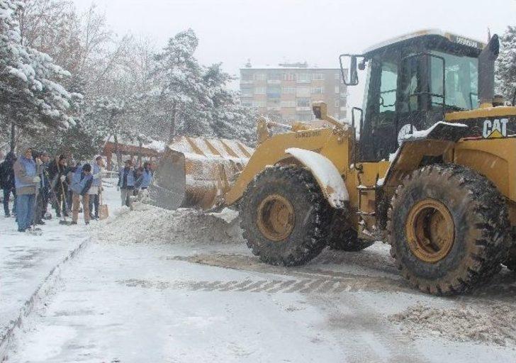 Elazığ’da Kar Nedeniyle 315 Köy Yolu Kapandı G2