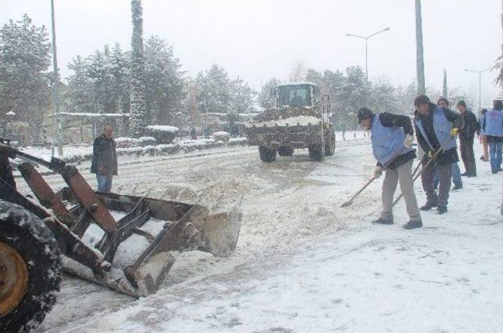 Elazığ’da Kar Nedeniyle 315 Köy Yolu Kapandı G3