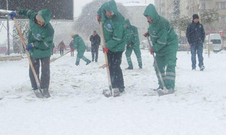 Elazığ’da Kar Nedeniyle 315 Köy Yolu Kapandı G5