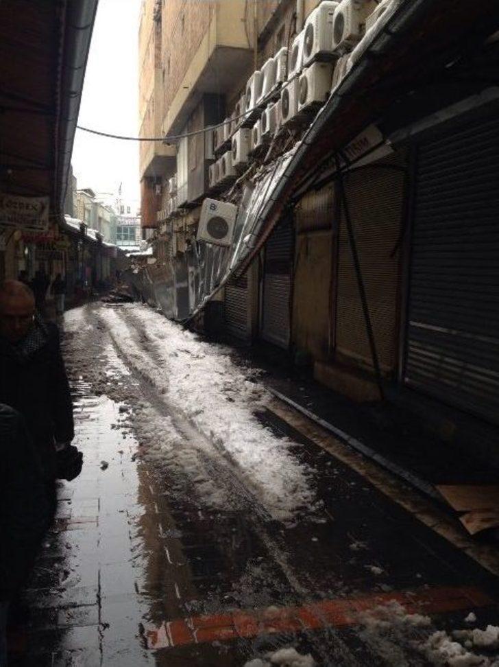 Şanlıurfa’da Kar Ağırlığına Dayanamayan Sundurmalar Çöktü G4