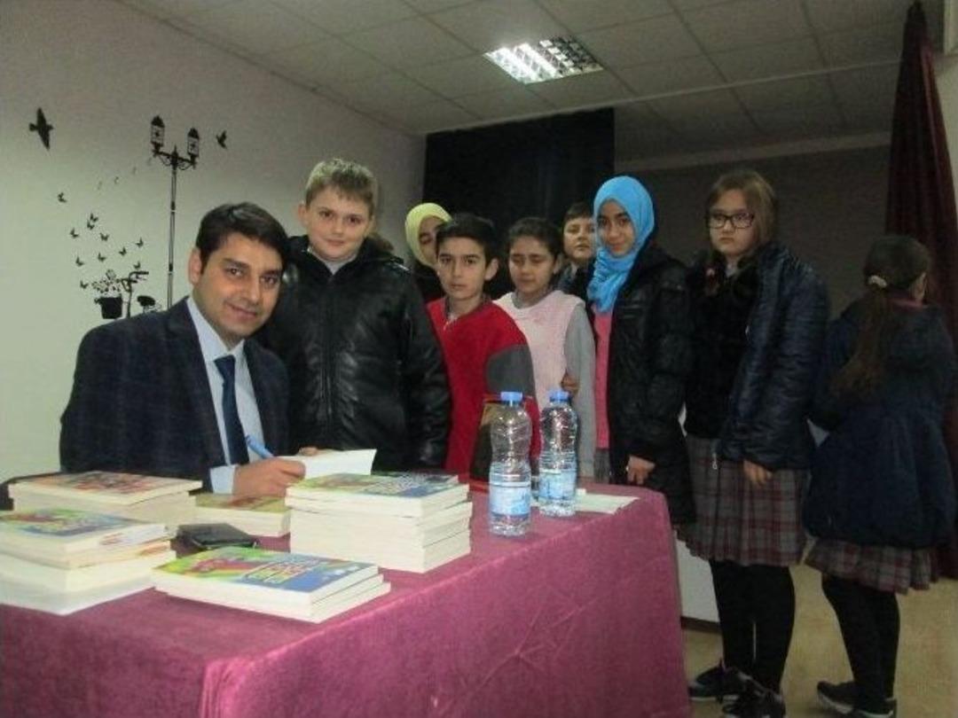 Eğitimci Yazar-şair Kumtepe &Ouml;ğrencilerle Buluştu