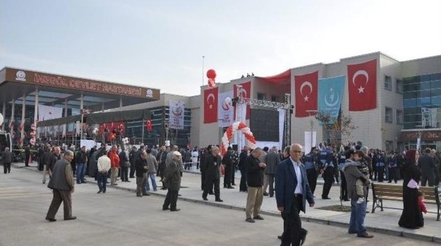 İneg&ouml;l Devlet Hastanesi 2015 Yılında 929 Bin Kişiye Hizmet Verdi