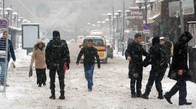 Sur’da Çatışmalar Devam Ediyor