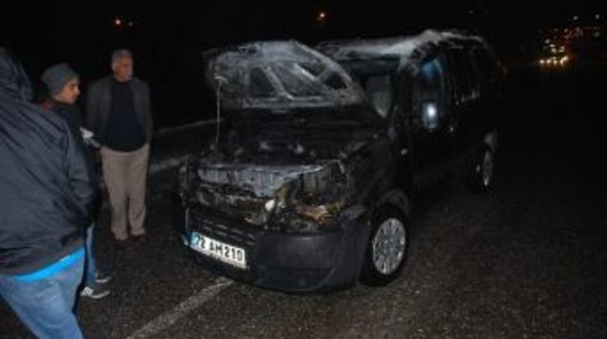 Batman’da Seyir Halindeki Araç Alev Aldı