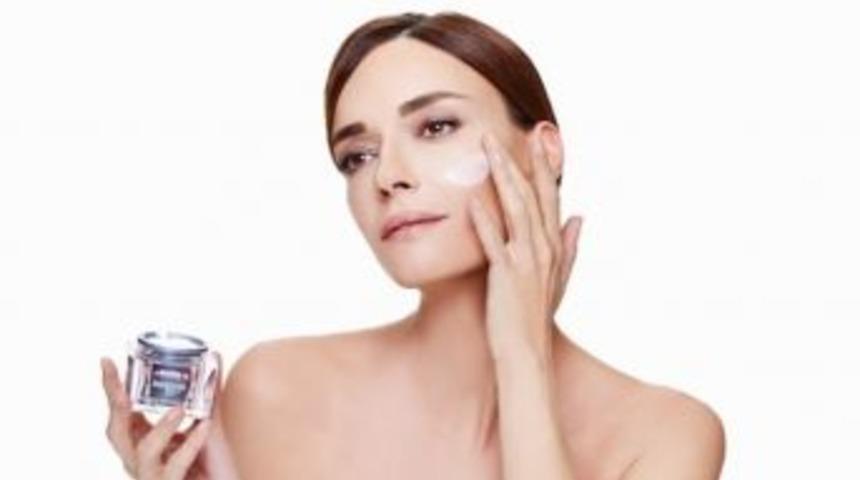 Sema Şimşek Yaşlanma Karşıtı Kremin Marka Y&uuml;z&uuml; Oldu