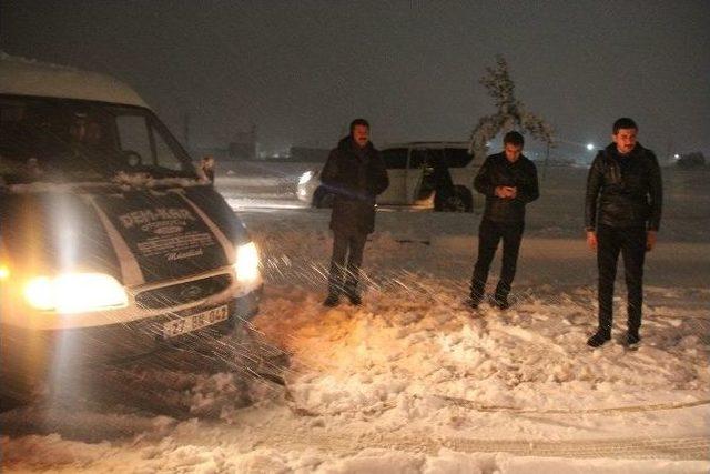 Mahsur Kalan Vatandaşı Makam Aracıyla Kurtardı